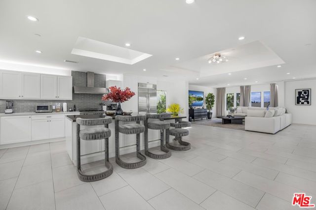 18202 Rancho Street, Tarzana (los Angeles), CA 91356