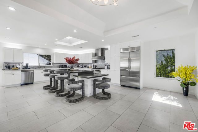 18202 Rancho Street, Tarzana (los Angeles), CA 91356