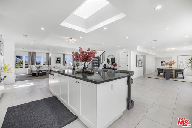 18202 Rancho Street, Tarzana (los Angeles), CA 91356