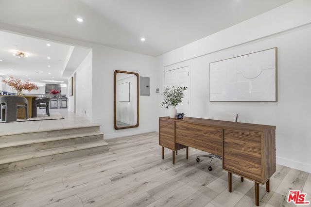 18202 Rancho Street, Tarzana (los Angeles), CA 91356