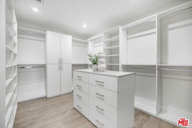 18202 Rancho Street, Tarzana (los Angeles), CA 91356