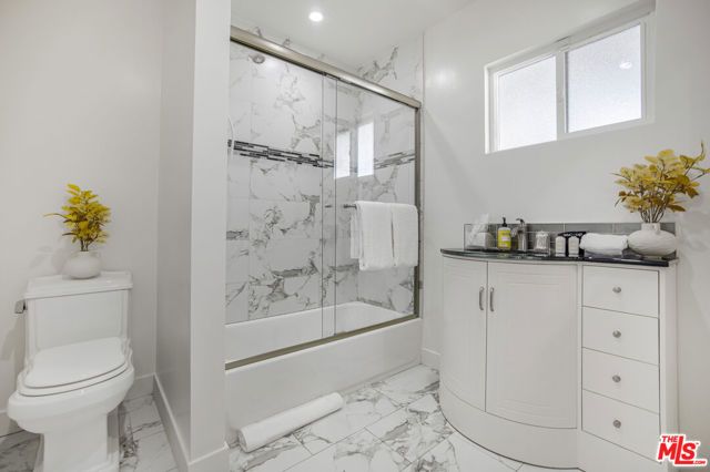 18202 Rancho Street, Tarzana (los Angeles), CA 91356