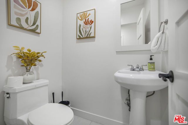 18202 Rancho Street, Tarzana (los Angeles), CA 91356