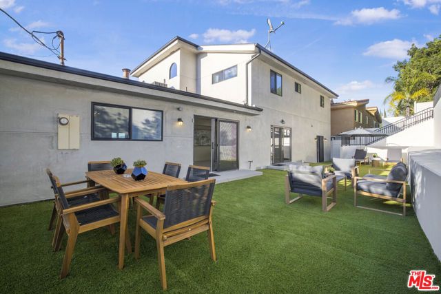 18202 Rancho Street, Tarzana (los Angeles), CA 91356