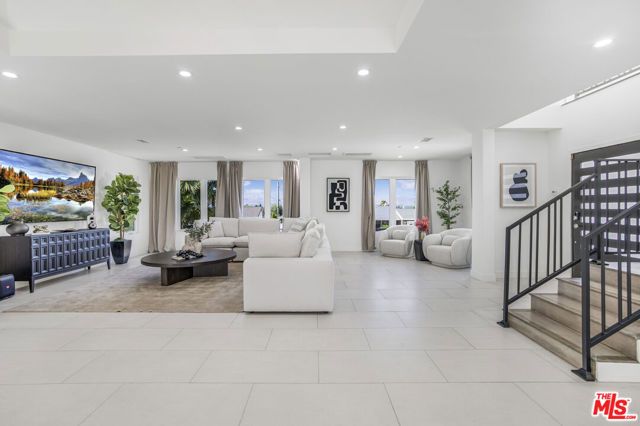 18202 Rancho Street, Tarzana (los Angeles), CA 91356