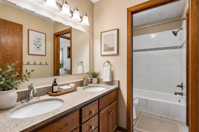 15481 Michele Lane, Eden Prairie, MN 55346