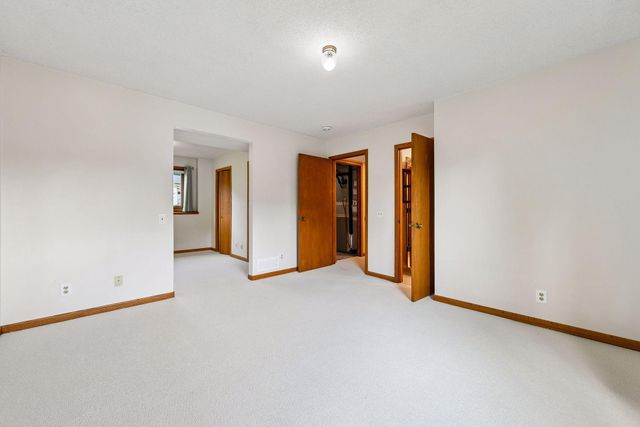 15481 Michele Lane, Eden Prairie, MN 55346
