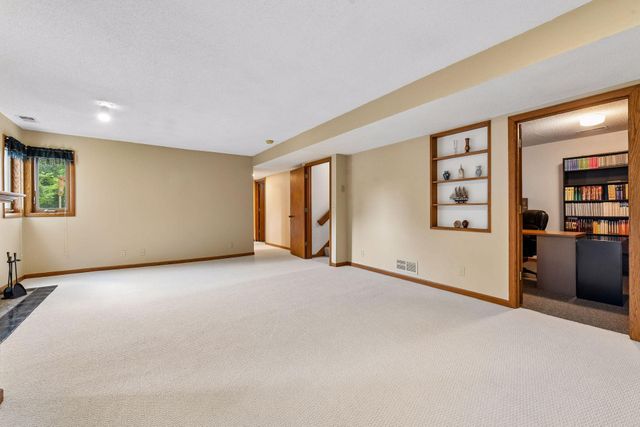 15481 Michele Lane, Eden Prairie, MN 55346