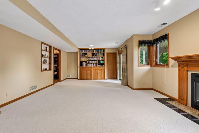 15481 Michele Lane, Eden Prairie, MN 55346