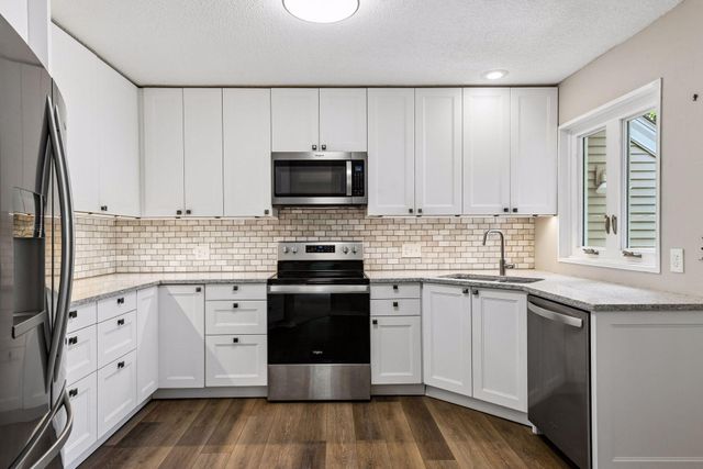15481 Michele Lane, Eden Prairie, MN 55346
