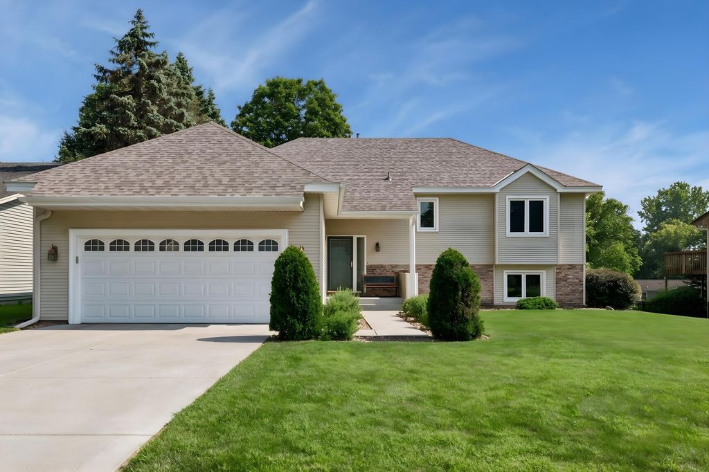 15481 Michele Lane, Eden Prairie, MN 55346