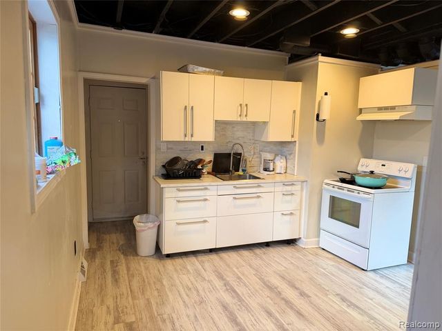 2620 Zinow Street, Hamtramck, MI 48212