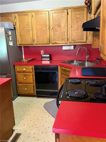 307 Valleygreen Trail, Pinnacle, NC 27043