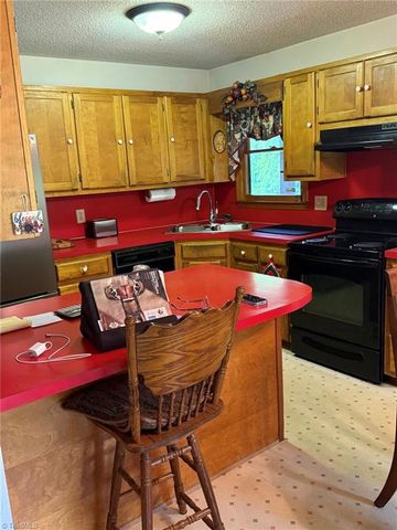 307 Valleygreen Trail, Pinnacle, NC 27043