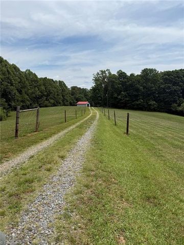 307 Valleygreen Trail, Pinnacle, NC 27043