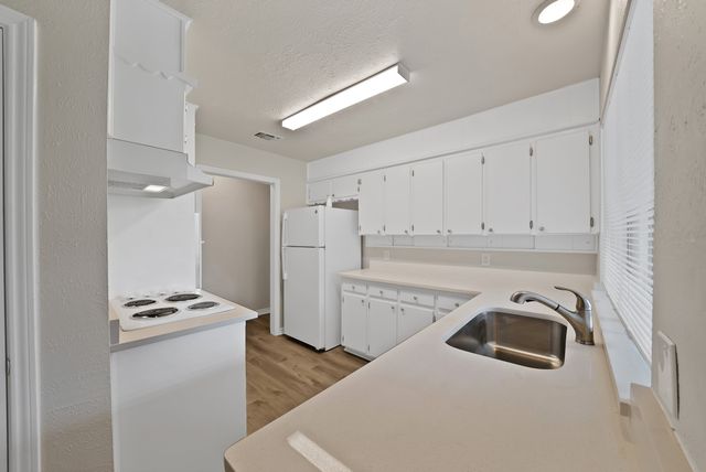 502 Pinebluff Drive, Lewisville, TX 75067