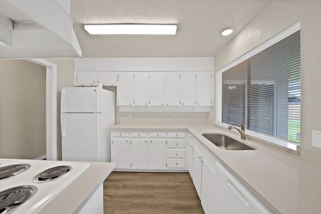 502 Pinebluff Drive, Lewisville, TX 75067