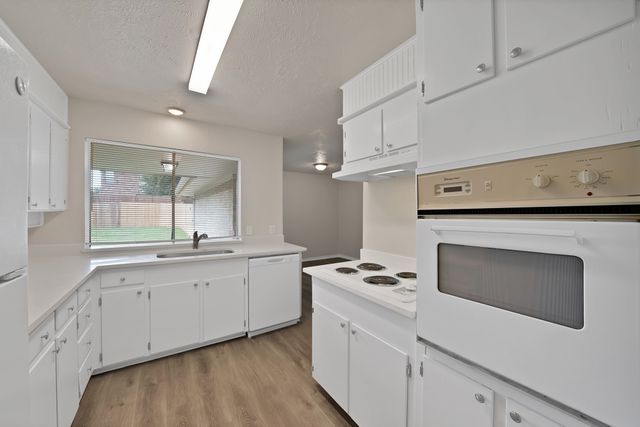 502 Pinebluff Drive, Lewisville, TX 75067