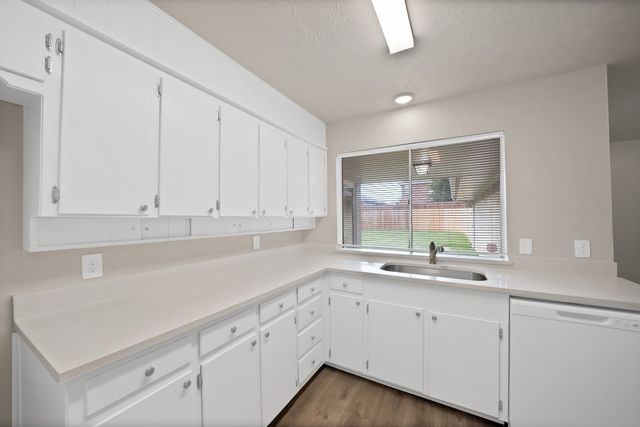 502 Pinebluff Drive, Lewisville, TX 75067