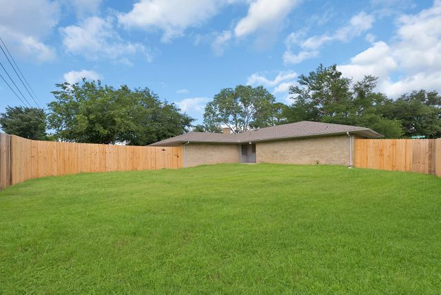 502 Pinebluff Drive, Lewisville, TX 75067