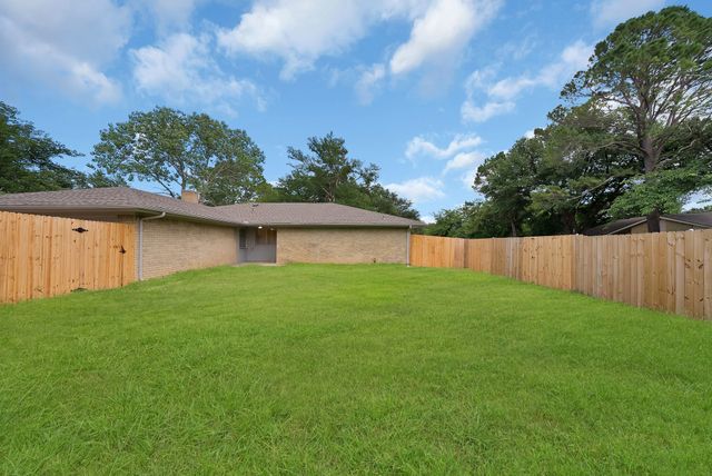502 Pinebluff Drive, Lewisville, TX 75067