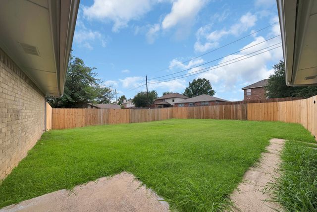 502 Pinebluff Drive, Lewisville, TX 75067