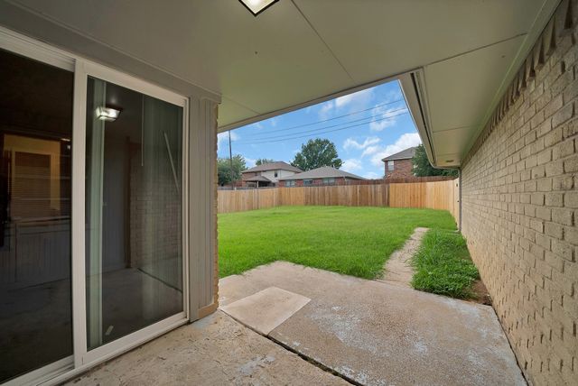 502 Pinebluff Drive, Lewisville, TX 75067