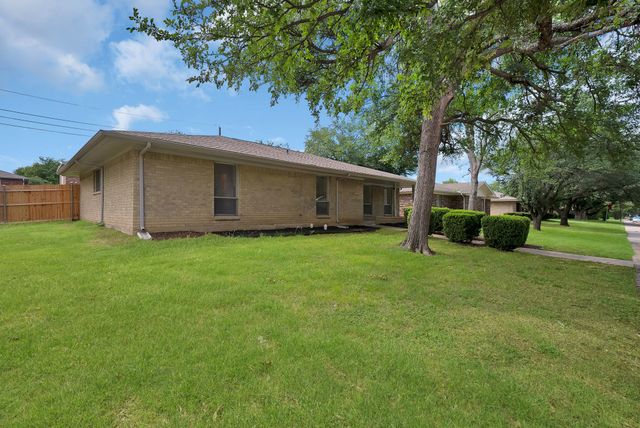 502 Pinebluff Drive, Lewisville, TX 75067
