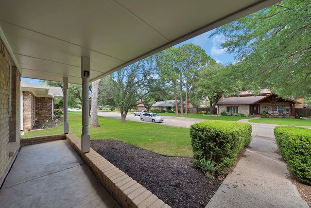 502 Pinebluff Drive, Lewisville, TX 75067