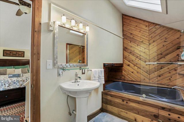 8709 SHEPHERDSTOWN PIKE, Shepherdstown, WV 25443