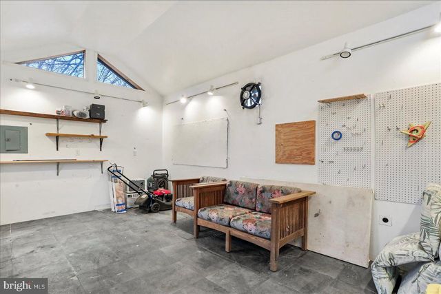 8709 SHEPHERDSTOWN PIKE, Shepherdstown, WV 25443