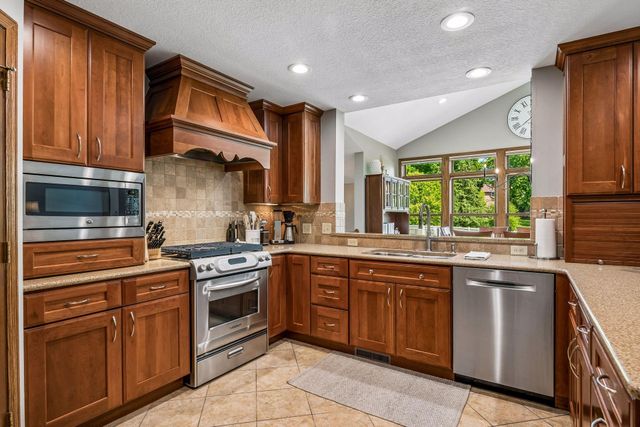 210 Piedmont Court, Chanhassen, MN 55317