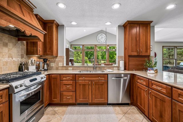 210 Piedmont Court, Chanhassen, MN 55317