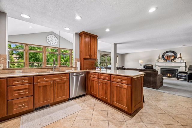 210 Piedmont Court, Chanhassen, MN 55317