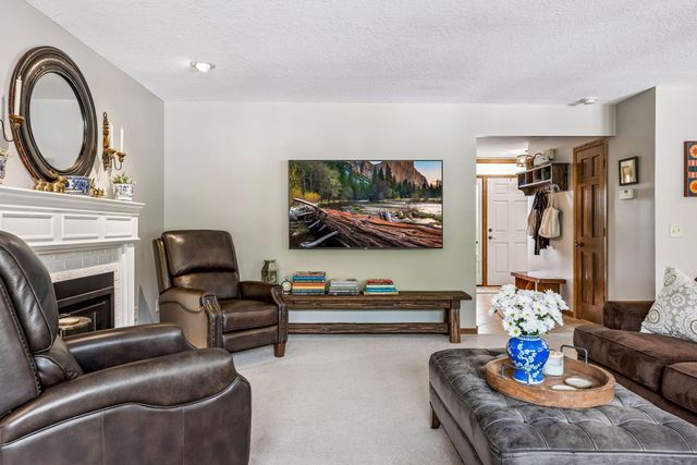 210 Piedmont Court, Chanhassen, MN 55317