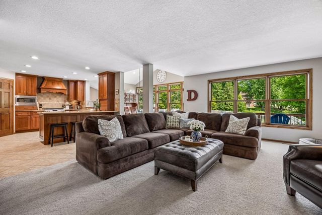 210 Piedmont Court, Chanhassen, MN 55317