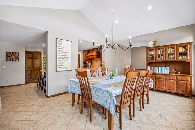 210 Piedmont Court, Chanhassen, MN 55317