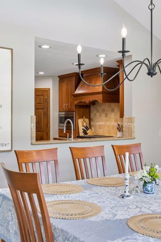 210 Piedmont Court, Chanhassen, MN 55317