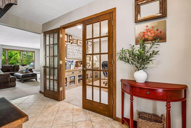 210 Piedmont Court, Chanhassen, MN 55317