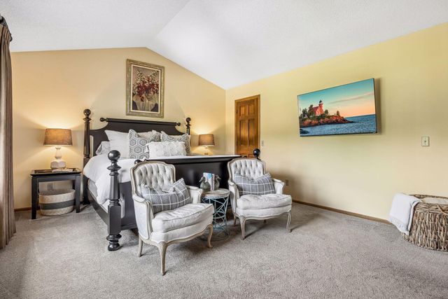 210 Piedmont Court, Chanhassen, MN 55317