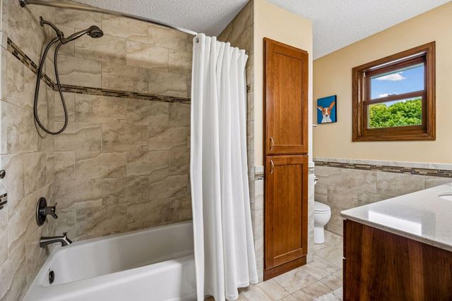 210 Piedmont Court, Chanhassen, MN 55317