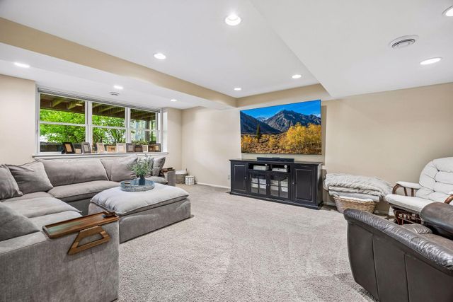 210 Piedmont Court, Chanhassen, MN 55317