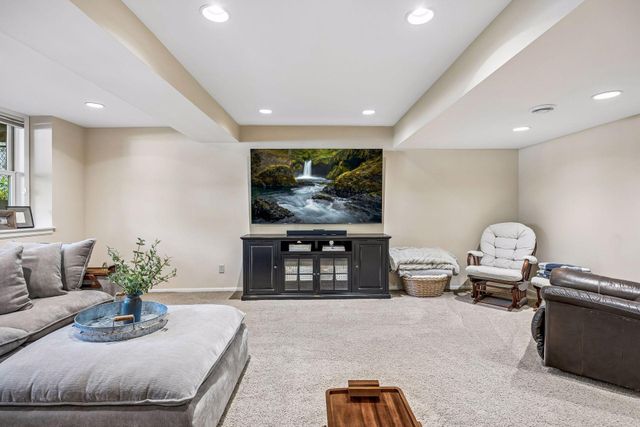 210 Piedmont Court, Chanhassen, MN 55317