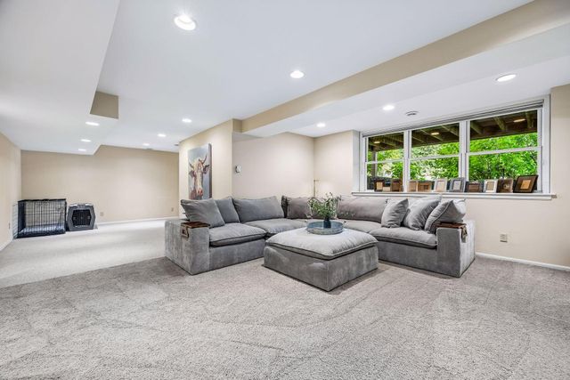 210 Piedmont Court, Chanhassen, MN 55317