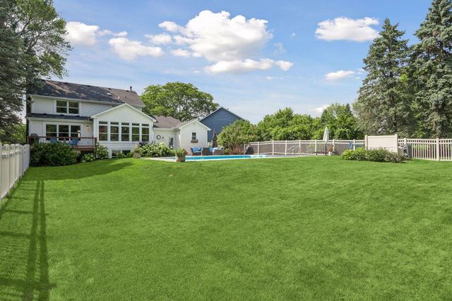 210 Piedmont Court, Chanhassen, MN 55317