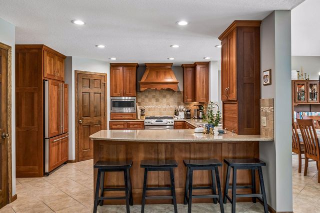 210 Piedmont Court, Chanhassen, MN 55317