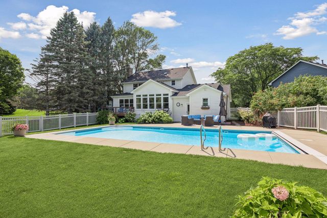 210 Piedmont Court, Chanhassen, MN 55317