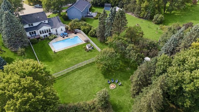 210 Piedmont Court, Chanhassen, MN 55317