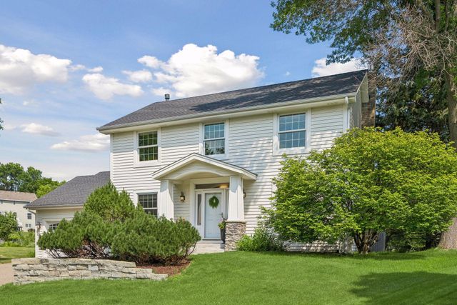 210 Piedmont Court, Chanhassen, MN 55317