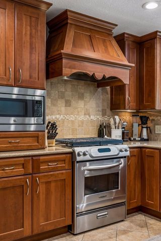 210 Piedmont Court, Chanhassen, MN 55317
